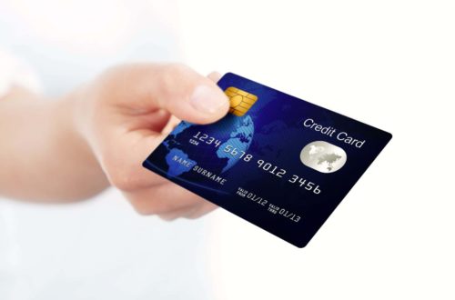 Platba pomocí platební karty v internetových obchodech je oblíbeným způsobem úhrady